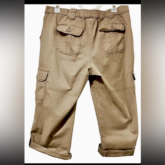 St John’s Bay Kahki 3/4 Cargo pants - Picture 5 of 8